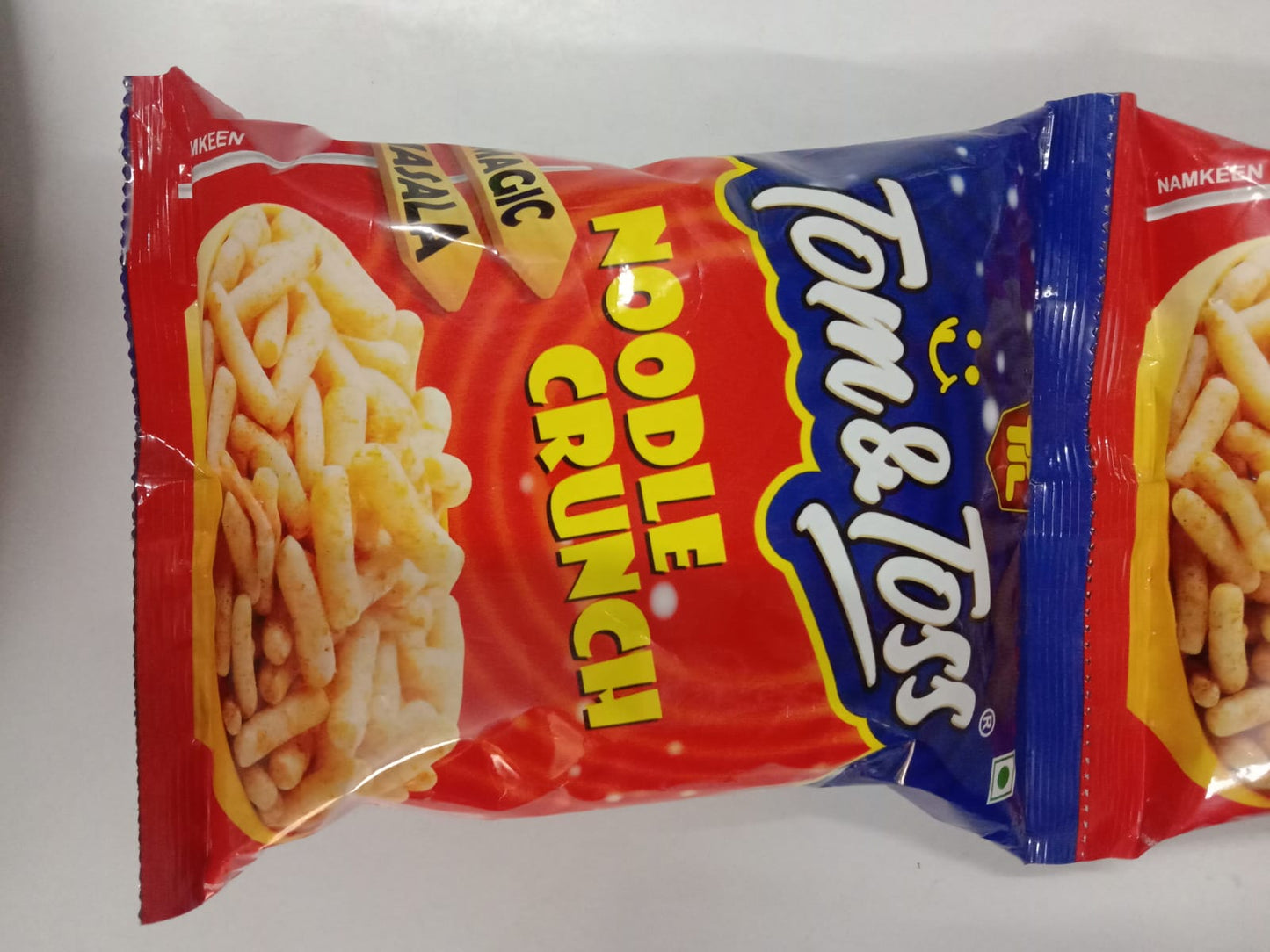 50x Tom & Toss- Noodle Crunch Magic Masala, Pack of 50 (17g each)